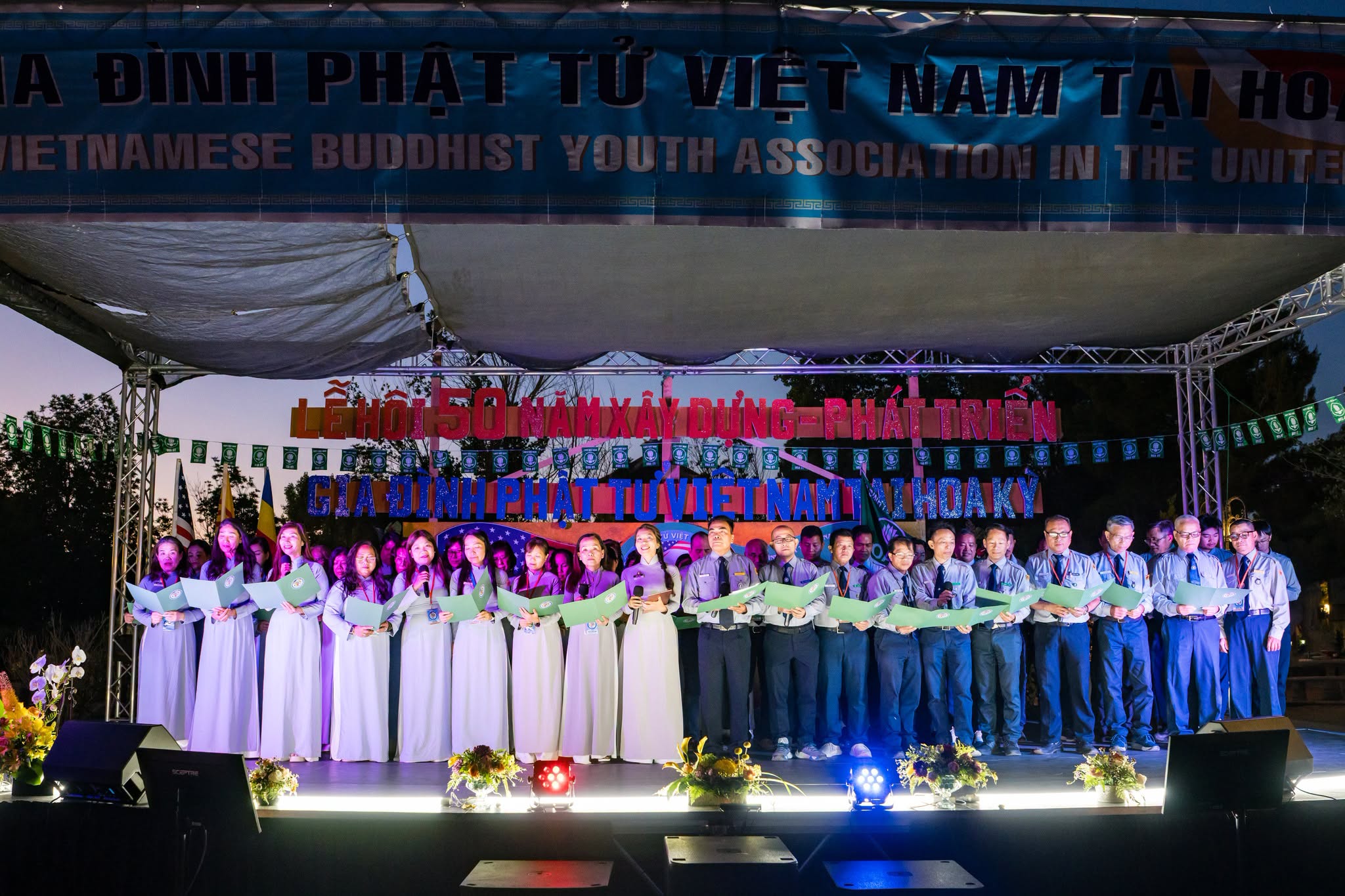 Khoảnh khắc tình Lam