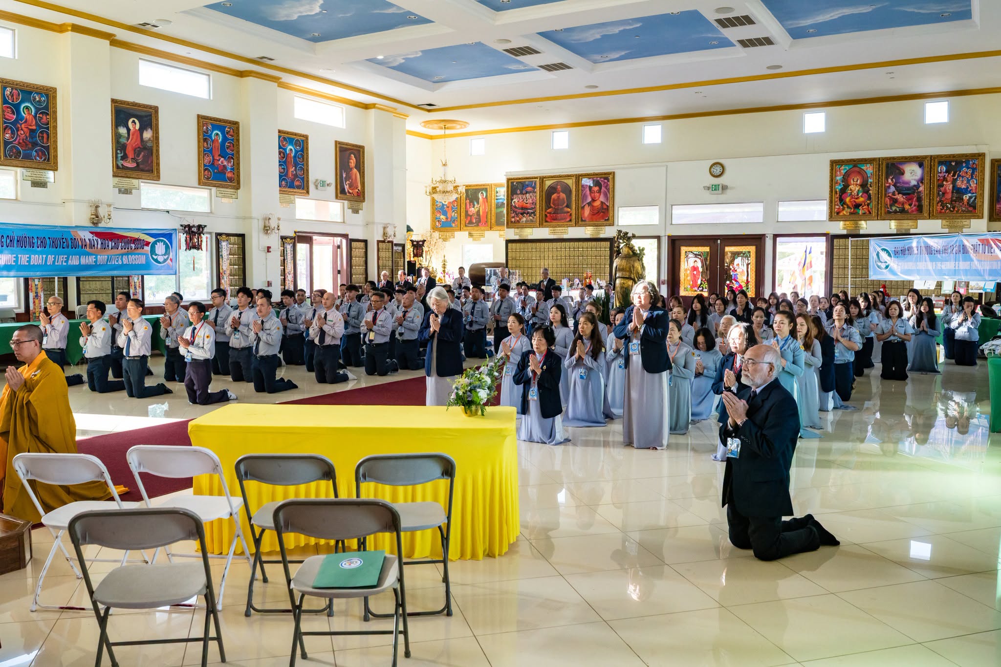 Đêm tưởng niệm dưới ánh nến