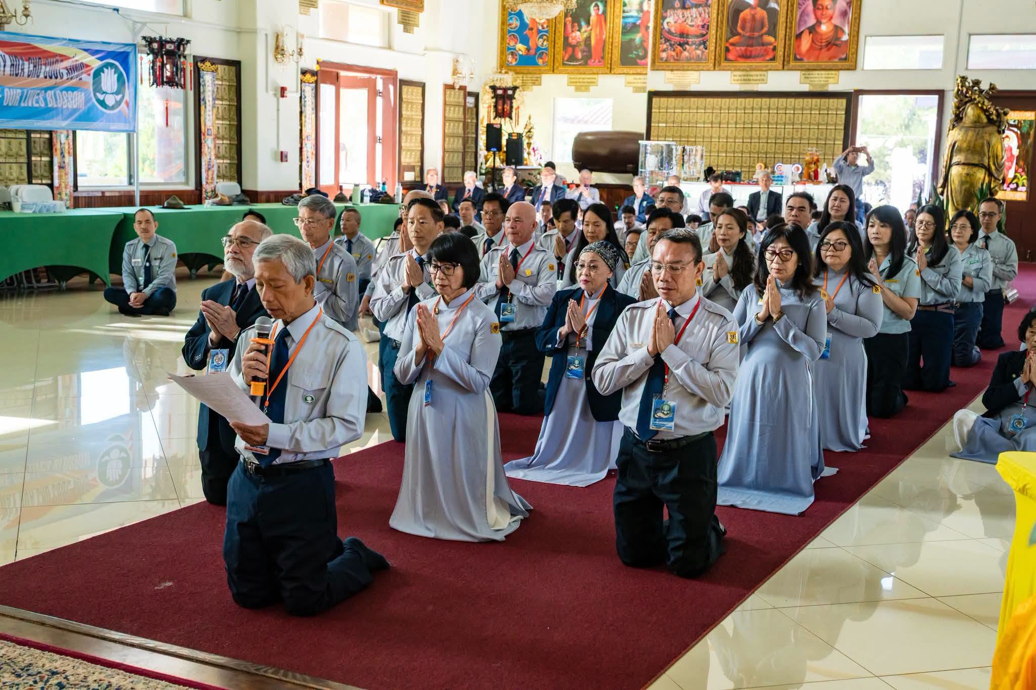 Trao kỷ niệm chương