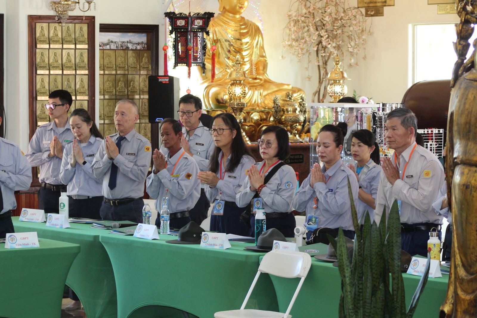 Đại biểu chắp tay nhất tâm