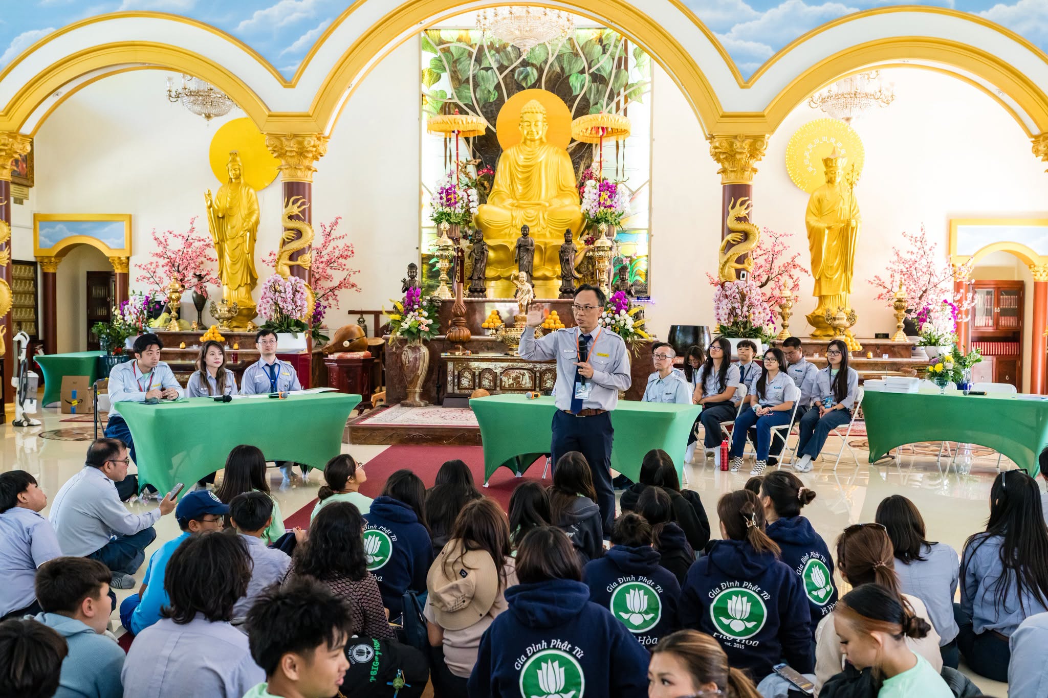 Tuổi trẻ Lam viên vui đùa